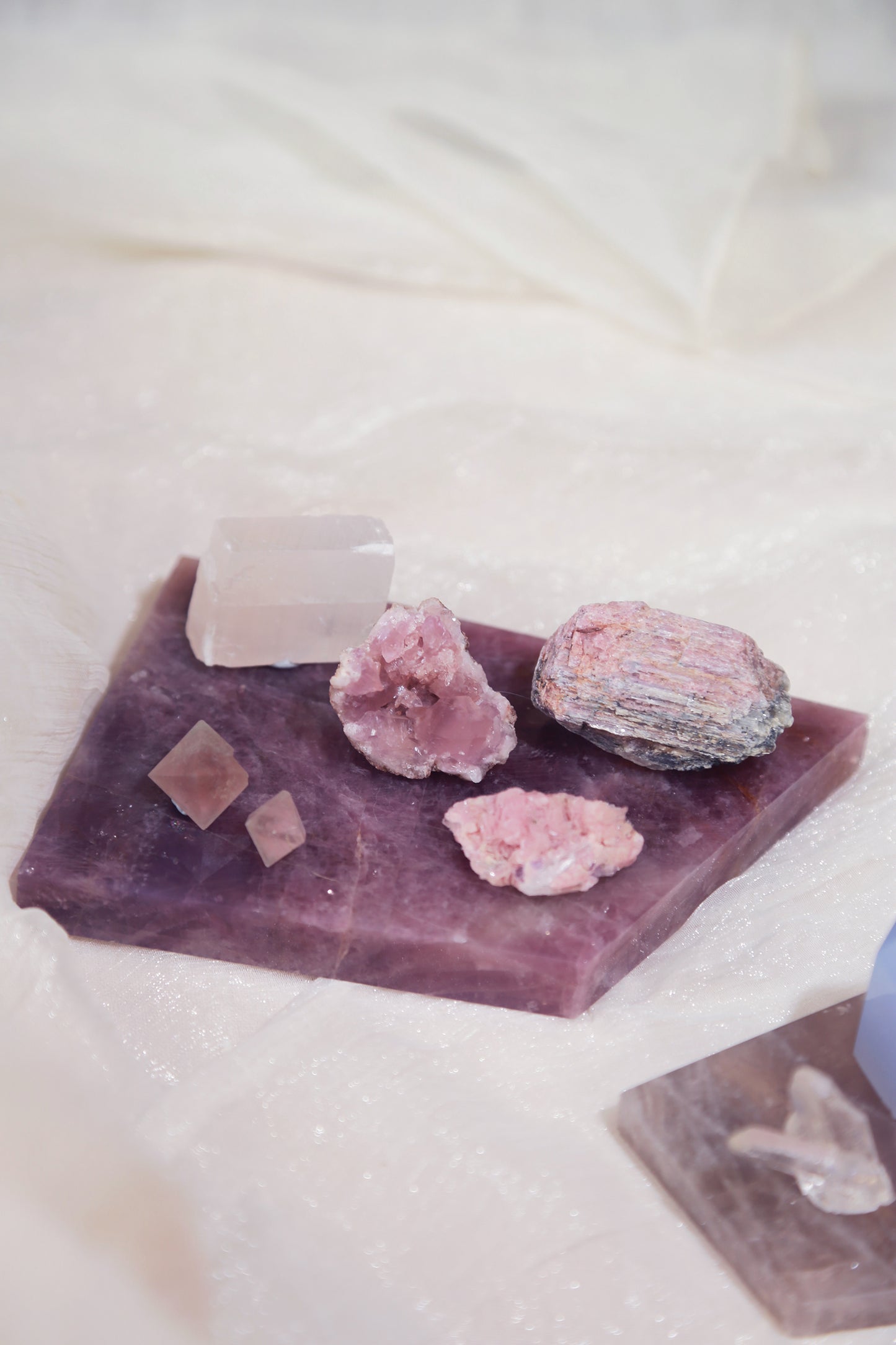 MINI TREASURES 5 pink raws on Lavender Rose Quartz Slab