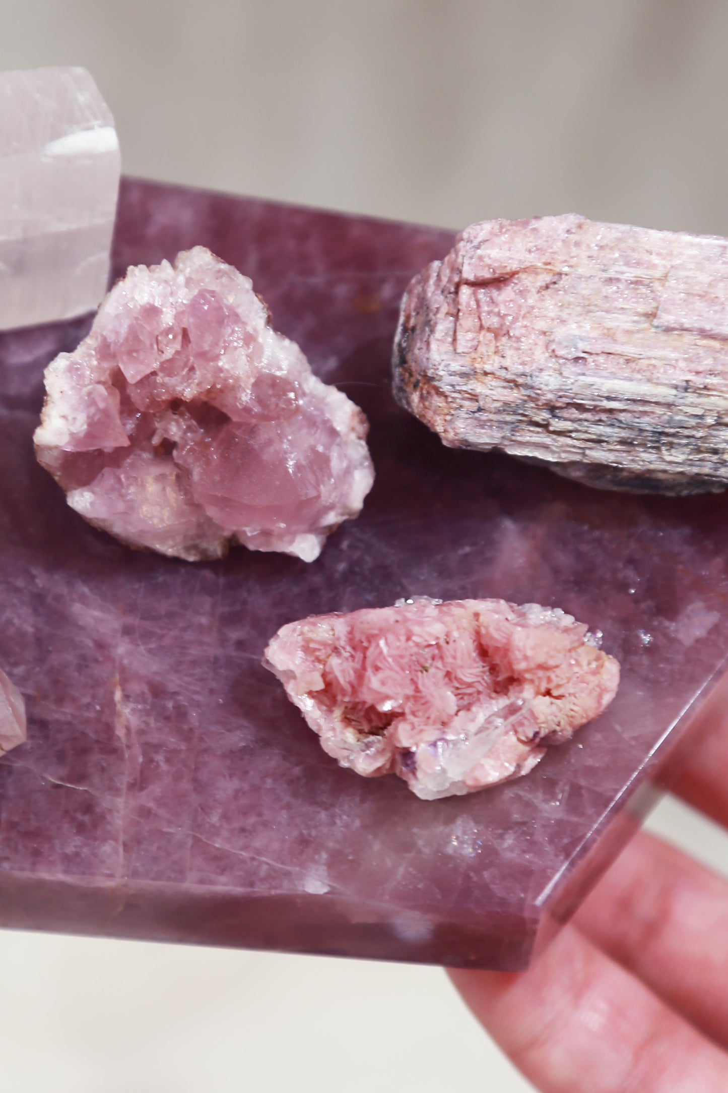 MINI TREASURES 5 pink raws on Lavender Rose Quartz Slab