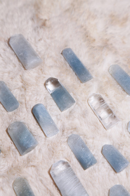Blue Rutile Quartz Blue Amphibole Rabbit Hair Quartz Rolled Tower
