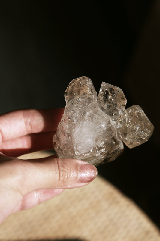 白泥骸骨水晶