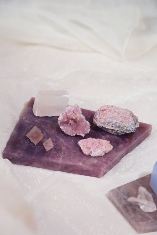 MINI TREASURES 5 pink raws on Lavender Rose Quartz Slab