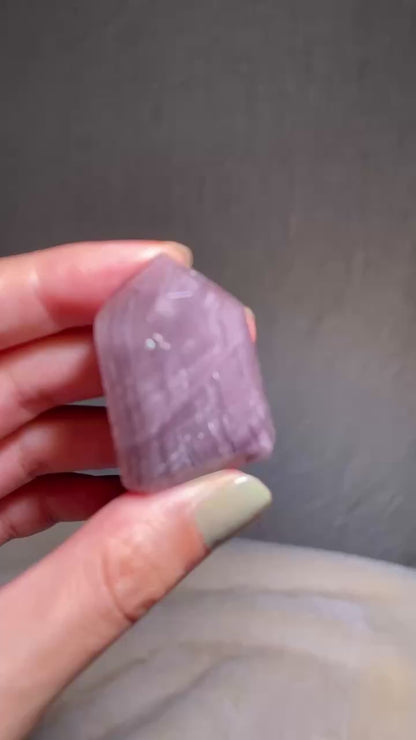 Weavy phantom Mauve Pink Lithium Quartz Tower